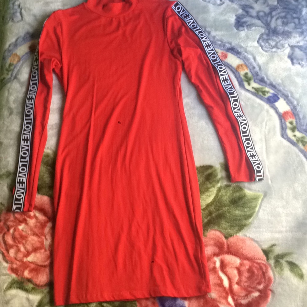 Longsleeve red dress